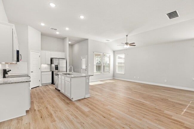 Building Photo - Luxury 4x3 Duplex in Buda, TX!