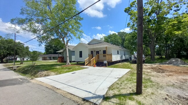 Building Photo - 2125 Hebert St