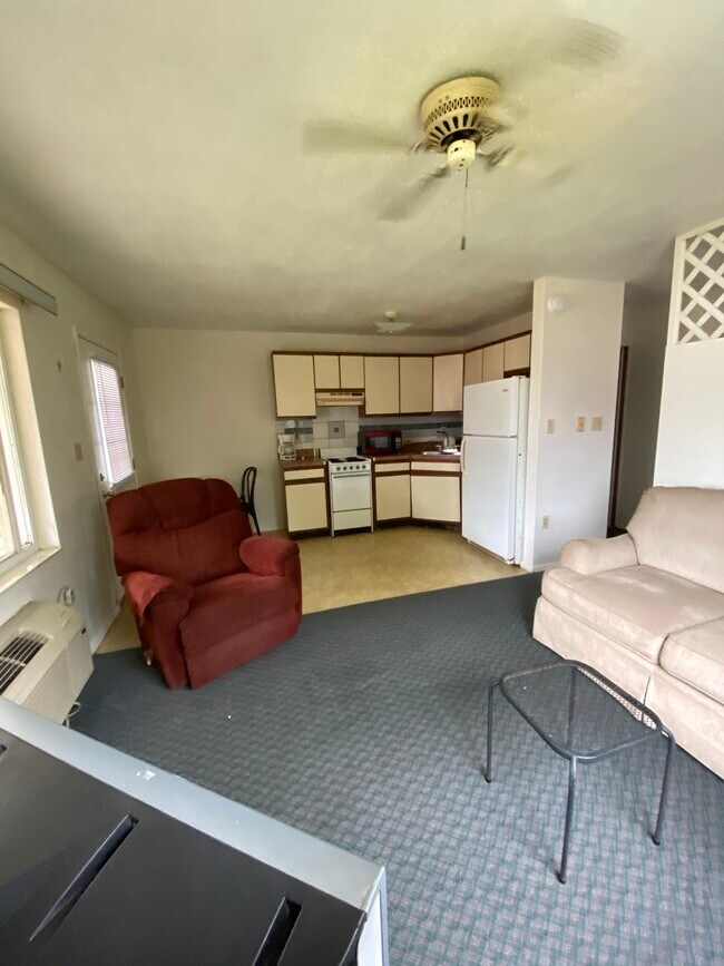 522 Ridgewood Ave Unit 1, Holly Hill, FL 32117 Apartments in Holly