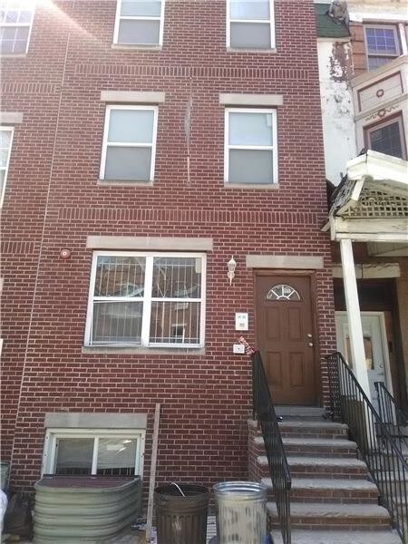 Primary Photo - 2352 N Park Ave