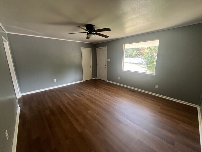 Foto del edificio - 511 E Bailey St