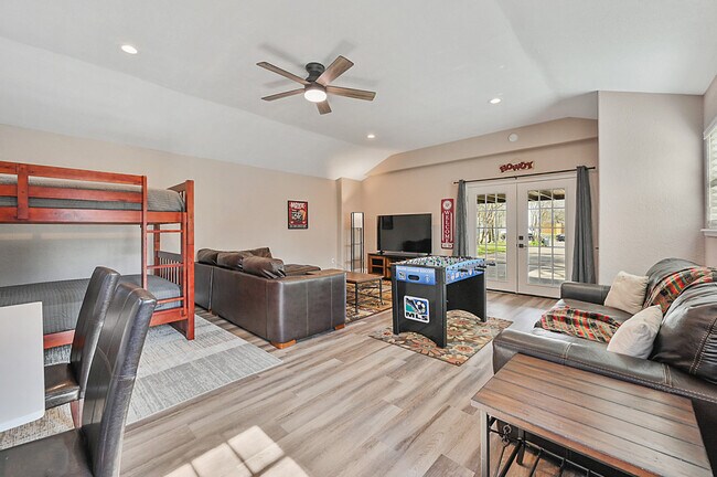 Foto del edificio - 1409 Clement Ct