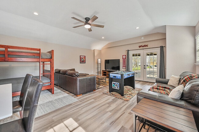 Building Photo - 1409 Clement Ct
