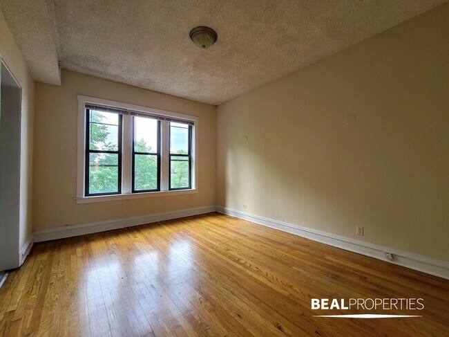 Foto del edificio - 3523 N Racine Ave