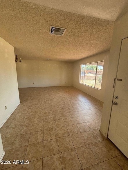 Building Photo - 554 Hegge Dr