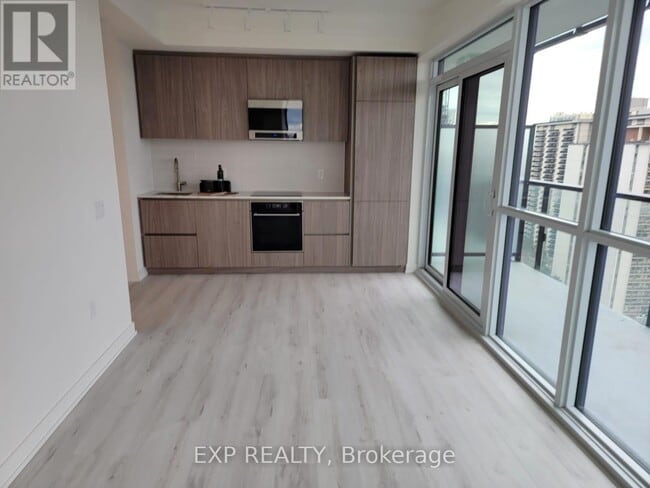 Photo du bâtiment - 120 Broadway Ave