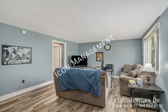 Building Photo - 910 Sheridan Dr
