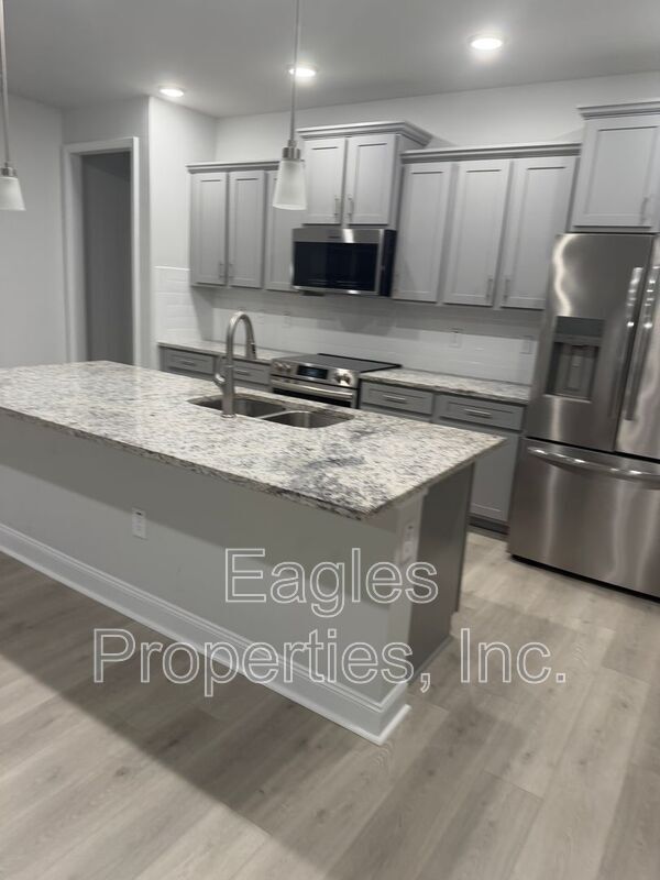 Foto del edificio - 208 Bay Hill Dr