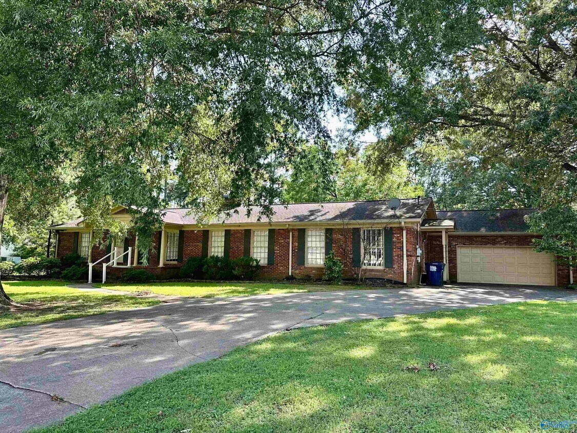 Primary Photo - 4010 Medford Dr SE