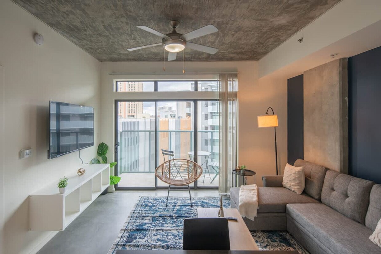 Foto principal - 333 E Roosevelt St