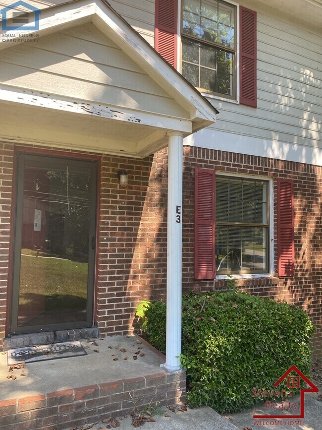 Building Photo - 400 Oriole Dr