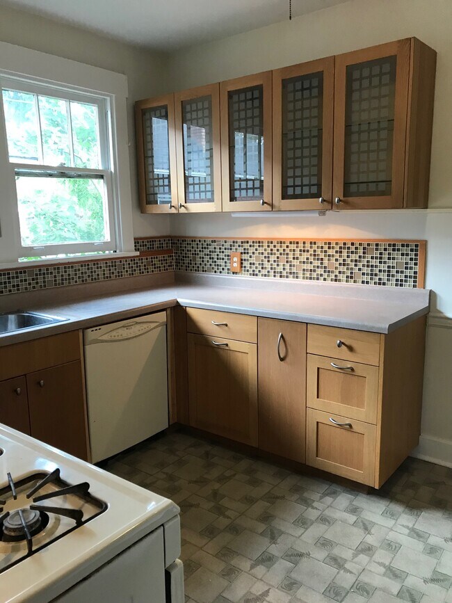 Kitchen - 1033 Macon Ave