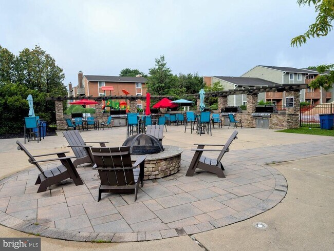 Building Photo - 2313 Ravens Crest Dr