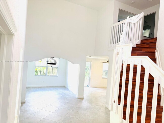 Foto del edificio - 16927 SW 34th St