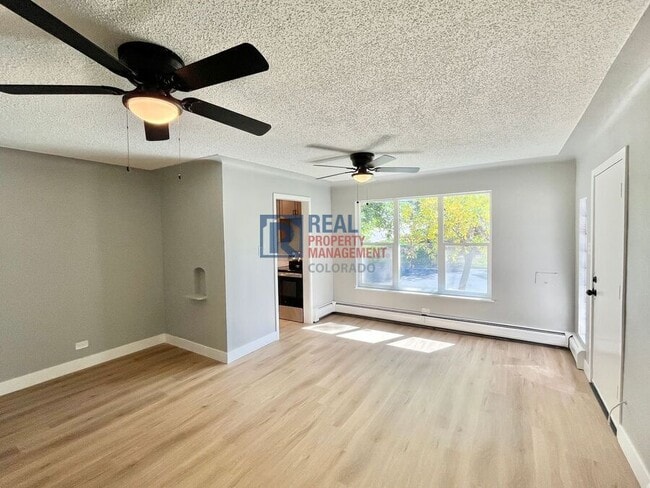 Foto del edificio - 3301 W Cedar Ave