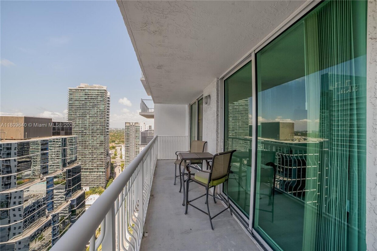 Primary Photo - 1200 Brickell Bay Dr