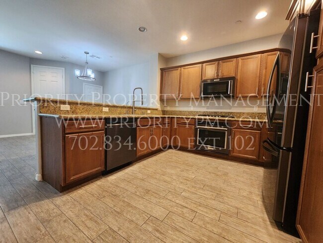 Foto del edificio - BEAUTIFUL 3 Bedroom WESTPARK CONDO IN SUMM...