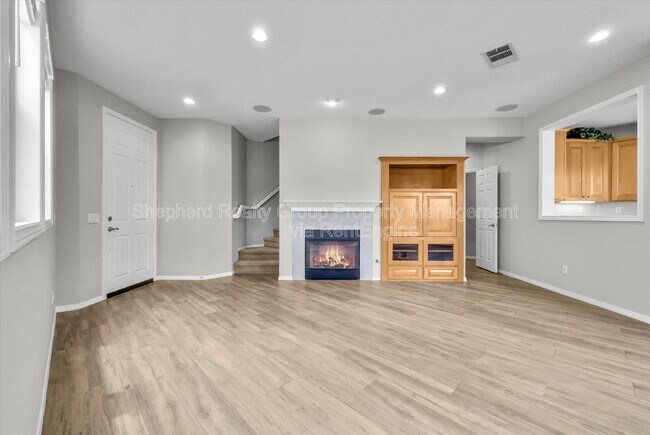 Foto del edificio - 5730 Autumnwood Ln