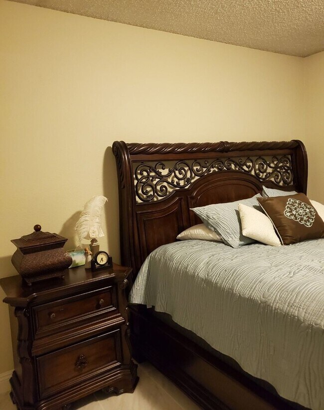 Foto del edificio - Cozy 2 Bedroom Townhome in the Northwest!