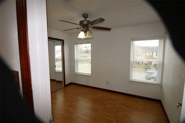 Foto del edificio - 458 Woodrail Dr