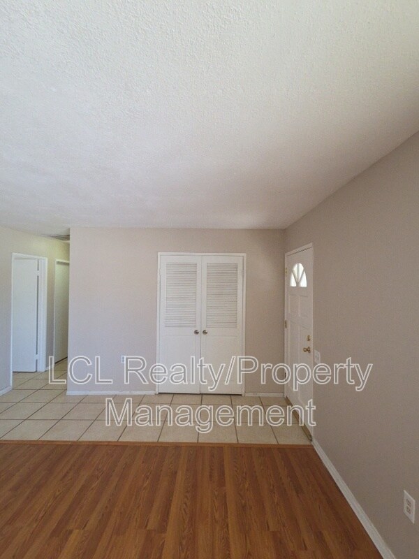Foto del edificio - 26340 Harrisburg Dr