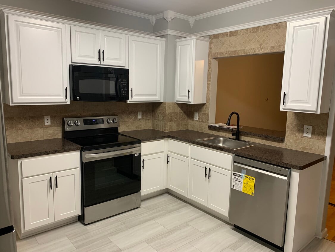 210 3rd St Unit 2 bedroom, Scotia, NY 12302 Apartments in Scotia, NY