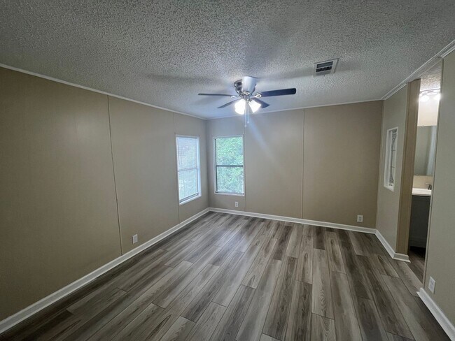 Foto del edificio - 6803 Waters Ave