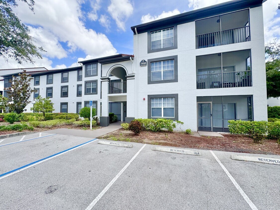 Foto principal - ** FAIRWAY PRESERVE ** 2 BED / 2 BATH COND...