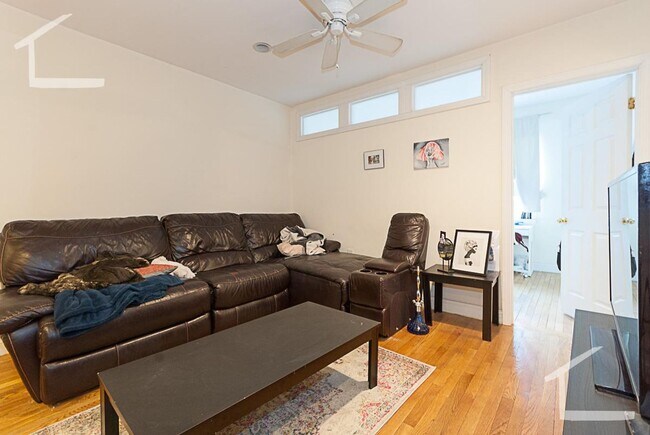 Foto del edificio - Renovated BU Central Campus 3 Bed in Brookline on St. Paul St.  Heat Inc, Available September 1st...