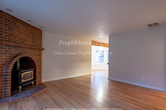 Building Photo - Three Bedroom Plus Bonus In West Linn - Sunset!