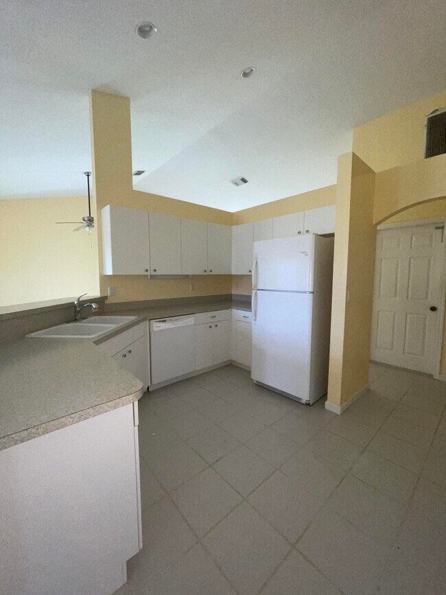 Foto del edificio - 5961 NW Brenda Cir