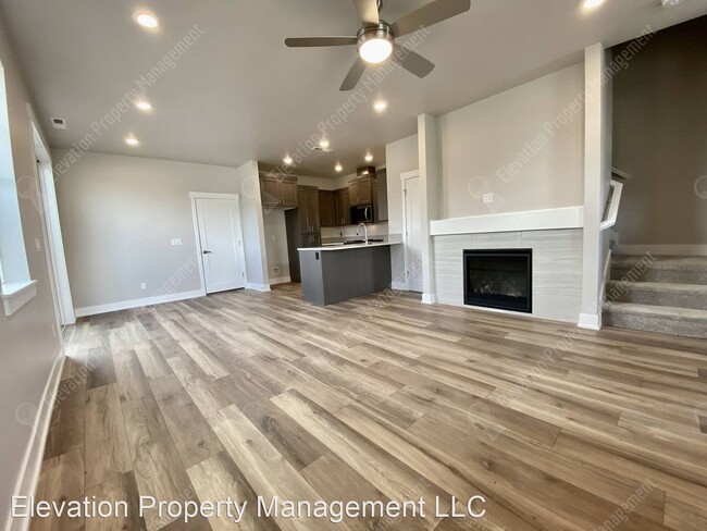 Building Photo - 3 br, 2.5 bath House - 3035 NE Red Jasper ...