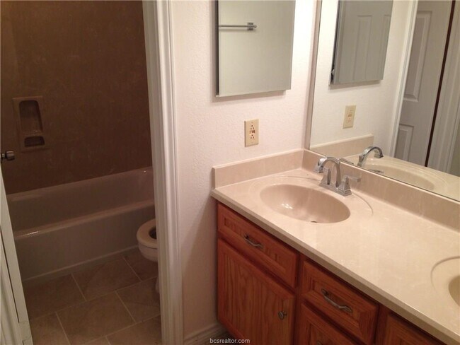 Foto del edificio - 4345 Carter Creek Pkwy