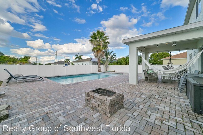 Foto del edificio - 4 br, 2.5 bath House - 2111 NW 7th Street