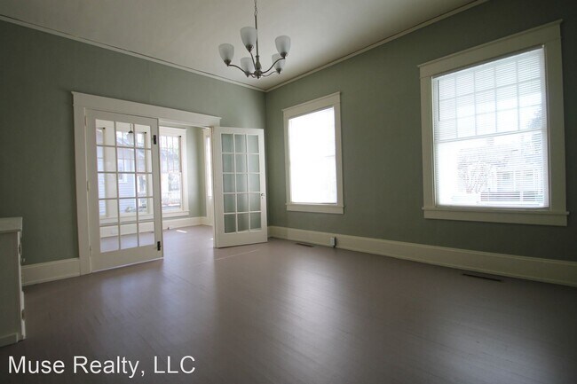 Building Photo - 3 br, 2 bath House - 647 East Main Street
