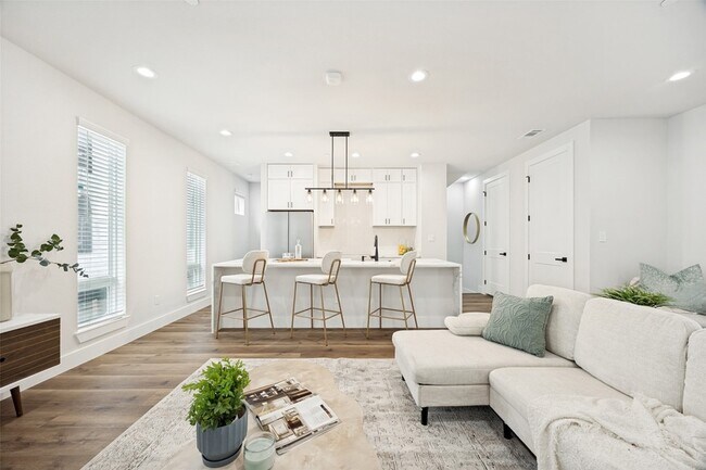 Photo - 5633 Live Oak St Apartment