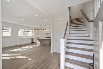 Building Photo - 501 E Bellevue Ave