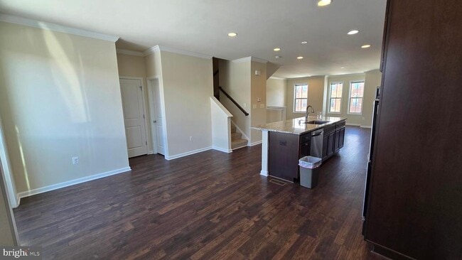 Building Photo - 6634 Bartrams Forest Ln