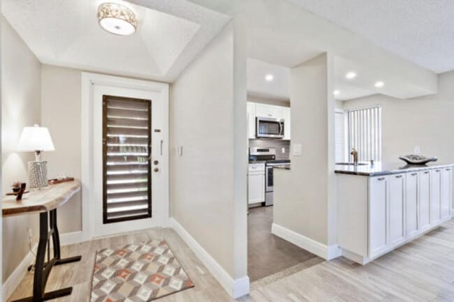 Building Photo - 434 Brackenwood Ln S