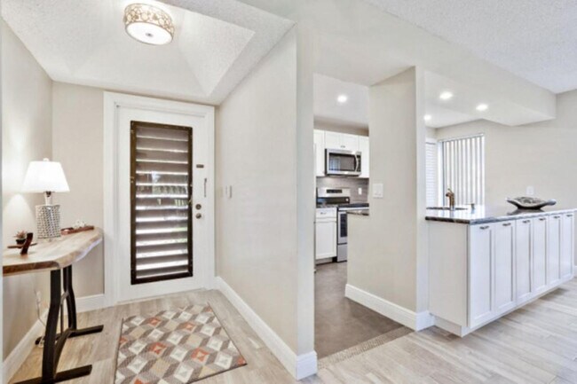 Foto del edificio - 434 Brackenwood Ln S