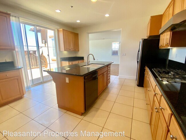 Building Photo - 5 br, 3.5 bath House - 4900 Valerio St.