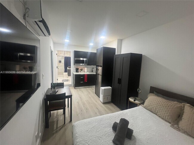 Foto del edificio - 2723 SW 13th St