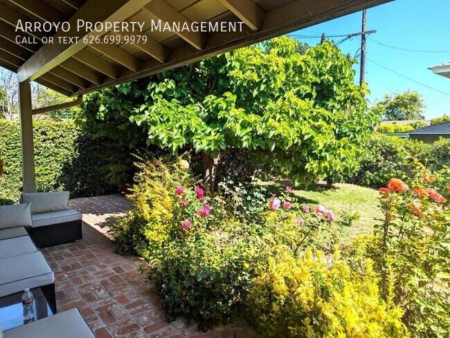 Foto del edificio - 1483 E Orange Grove