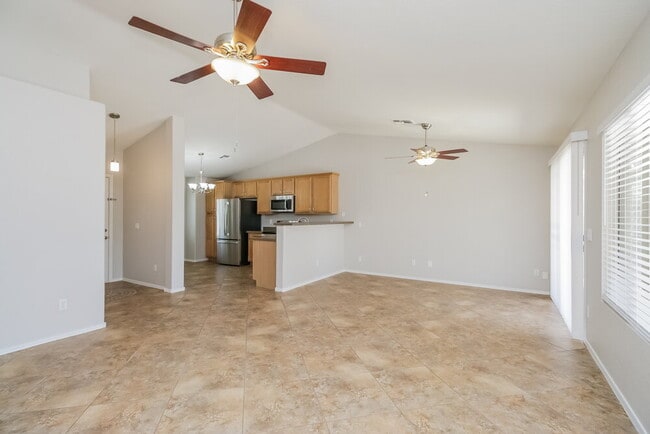 Foto del edificio - 7705 E Caballero St