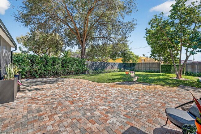 Building Photo - Southwest 23rd Street, Fort Lauderdale, FL 33315 - 2 BR 2 BA single-family home