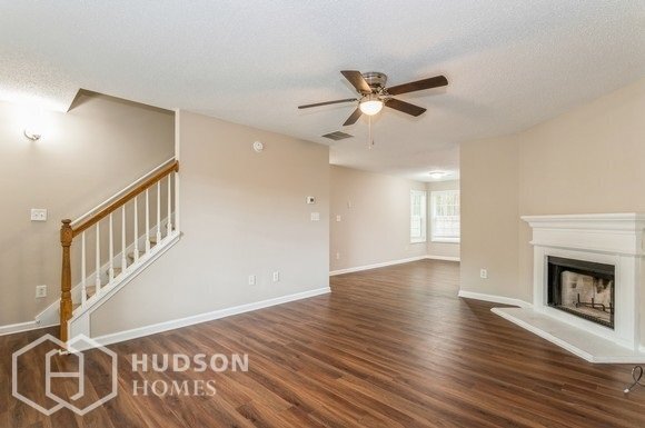 Foto del edificio - NOW AVAILABLE! - 215 Brookwood Cv, Atlanta...