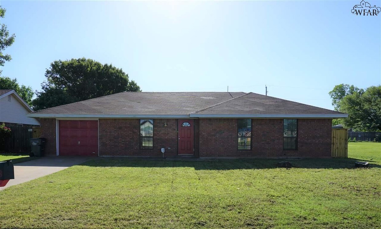 Primary Photo - 1613 City View Dr