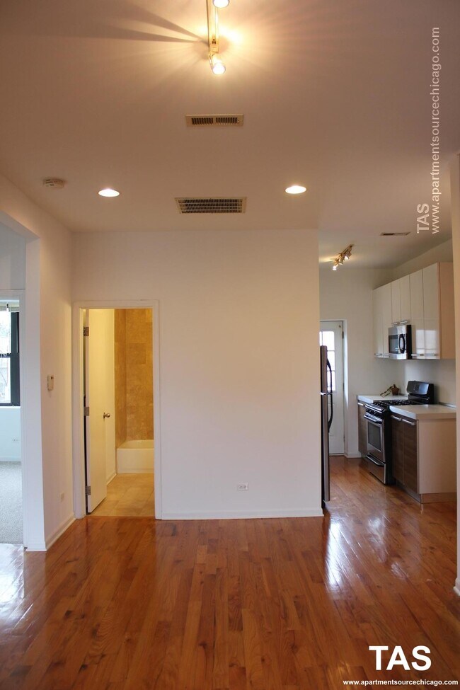 Foto del edificio - 1210 W Foster Ave