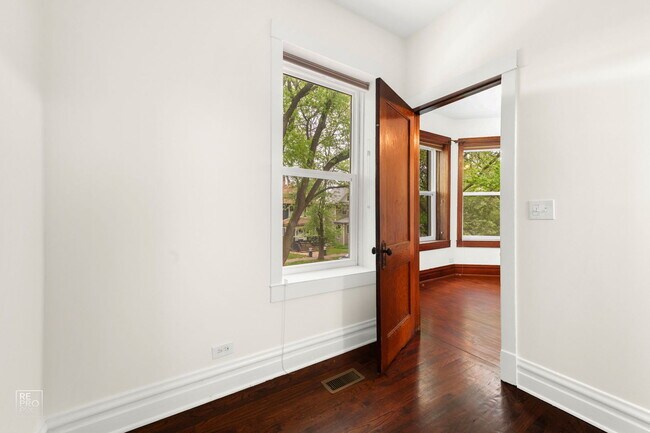 Foto del edificio - 5115 W Pensacola Ave