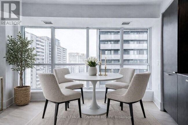 Photo du bâtiment - 585 Bloor St E